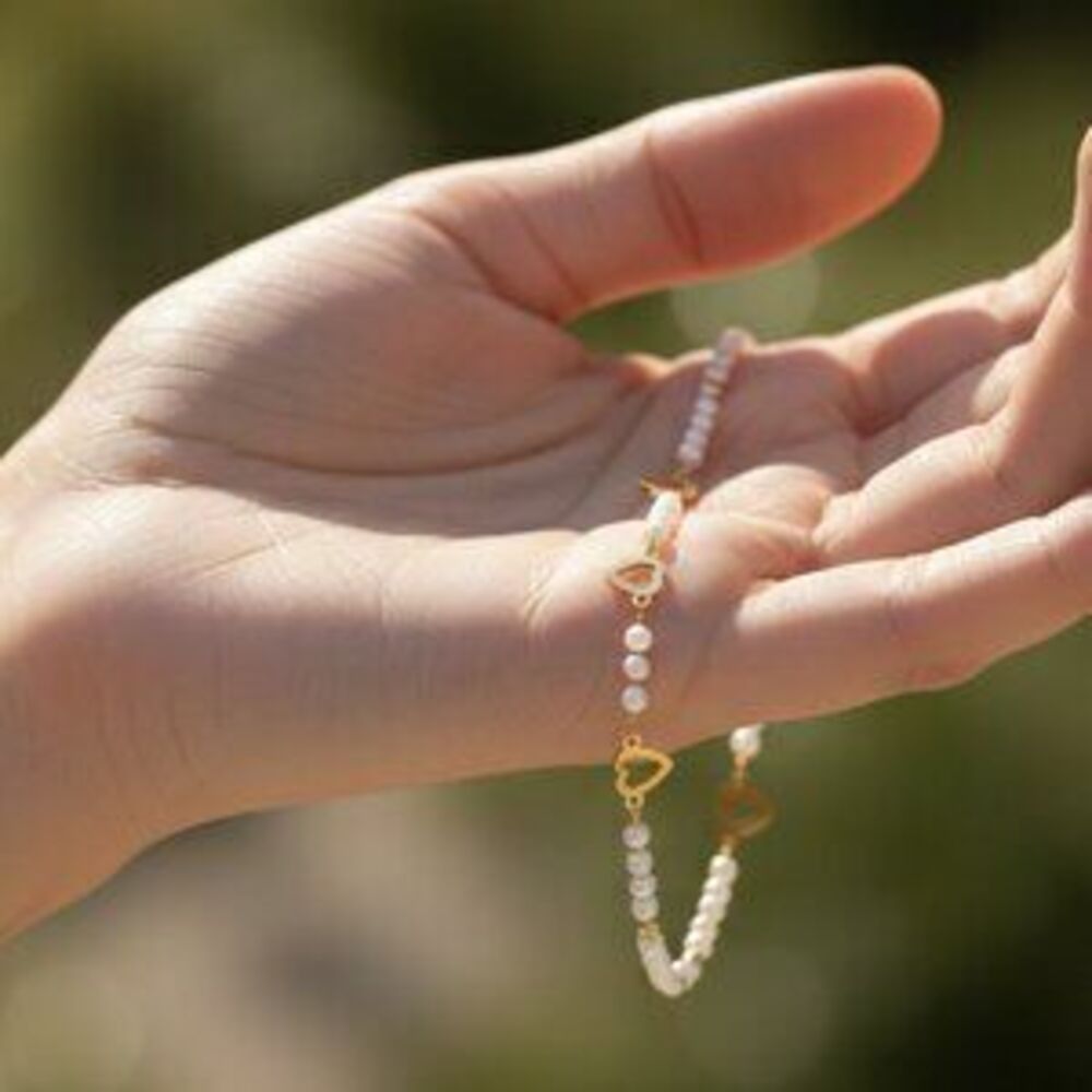 "Elegant & Trendy Bracelet, A Perfect Gift for Women, Thoughtful, EVCH1722